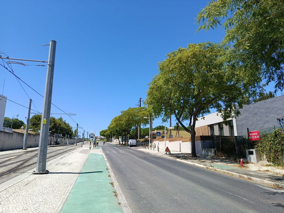 Fantástico terreno para construção em frente a Universidade do Monte da Caparica