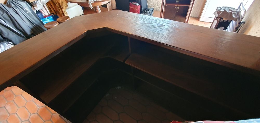 Bar em madeira maciça