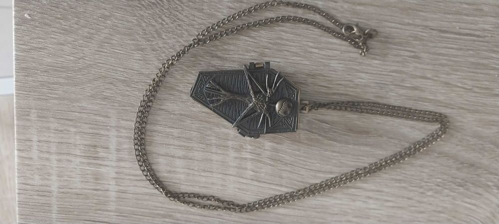 Relógio Estranho Mundo de Jack formato Caixão