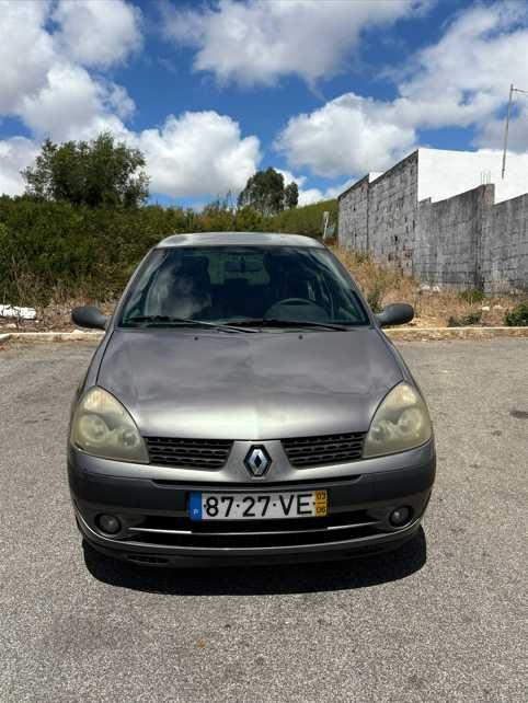 Renault Clio II 1.2 16V (2003) - Fumo no Motor (Recuperação/Peças)