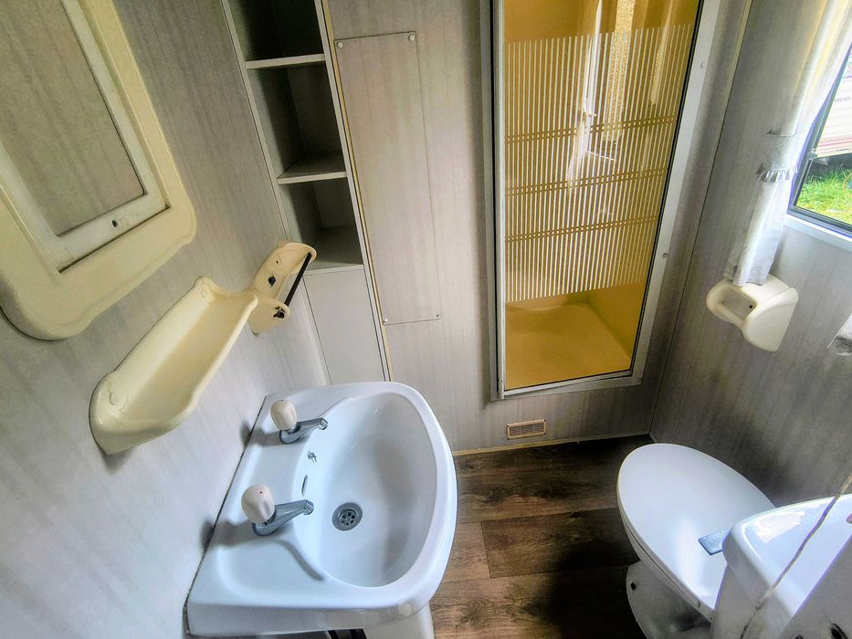 Domek holenderski szeroki 3,70 salon kuchnia ogrzewanie 2 sypialnie , wc z prysznicem ,ciepła woda,zadnaby 5 -osobowy - Więcej