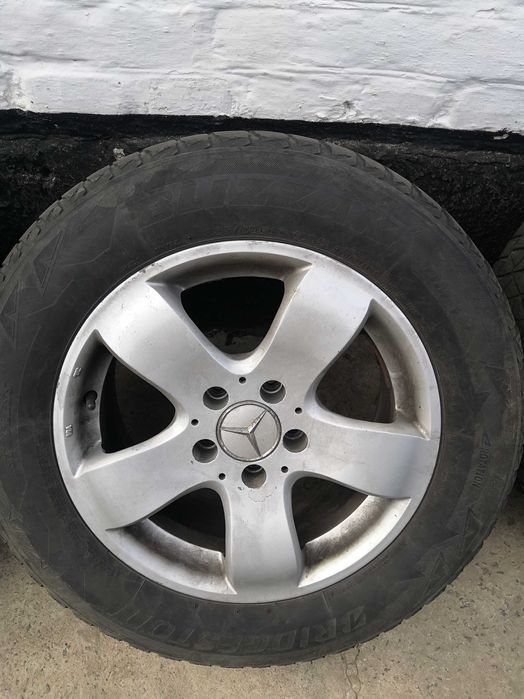 Продам диски та резину 235х60R16