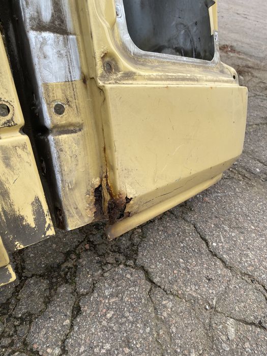 Крыло переднее правое, левое Mercedes Rex 609, 709, 711, 811 Vario