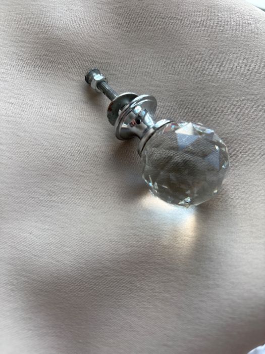 Uchwyty meblowe kryształowe