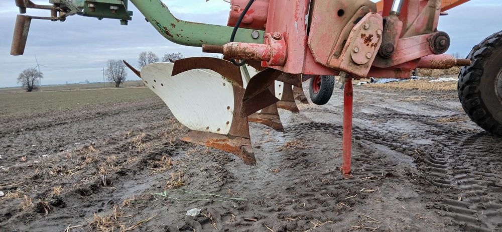 pług obrotowy kverneland 4 skibowy pługi 4 z ramieniem