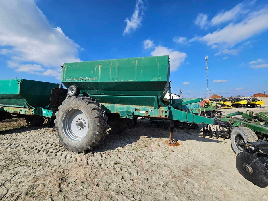 Розкидач добрив Amazone ZGВ-8200