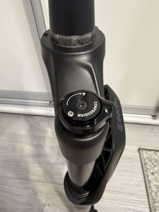 Нова вилка Rock shox Recon Gold 29 boost 110x15