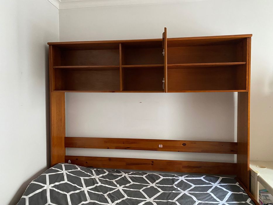 Cama Estúdio de Madeira