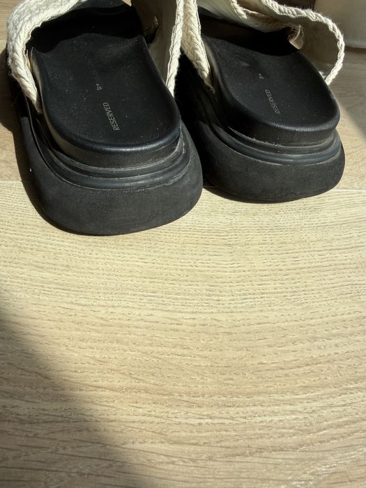 Reserved шльопки на літо