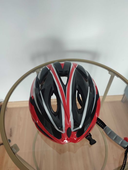 Kask rowerowy czerwono-czarny