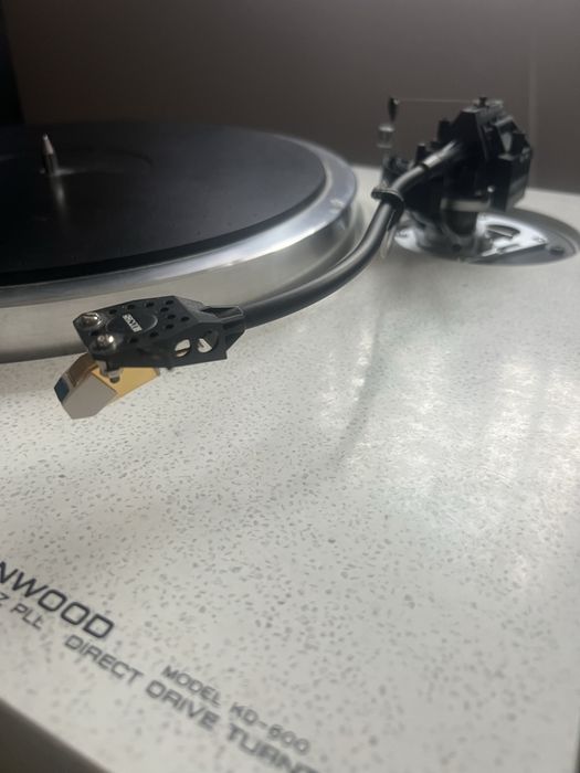 Gramofon Kenwood KD600 + Ramie SME IIIs + IsoAcoustics Gaia