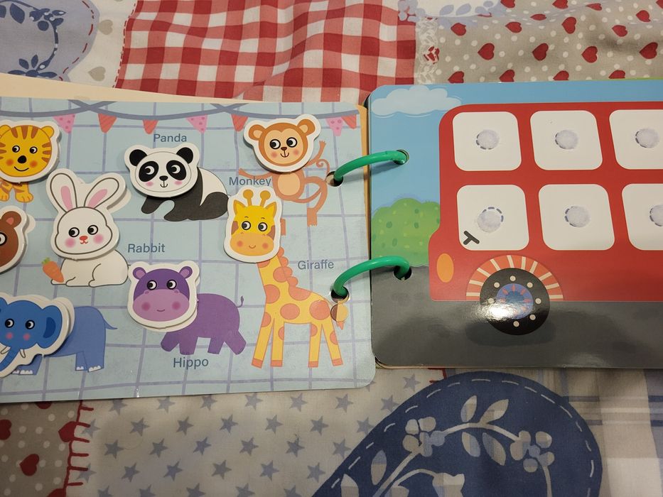 Książeczka na rzepy. Busy book. Montessori.