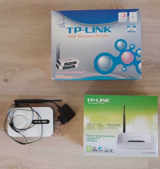 Zestaw elektroniki - trzy routery, dwie karty WiFi USB oraz procesor T8100