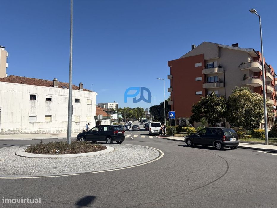 Imóvel Comercial c/ Papelaria Tabacaria e Bazar em Pleno Funcionamento