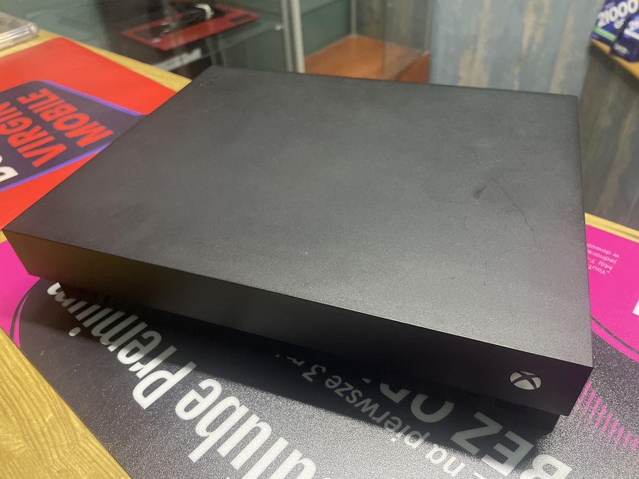 Xbox one x 500GB - model 1787