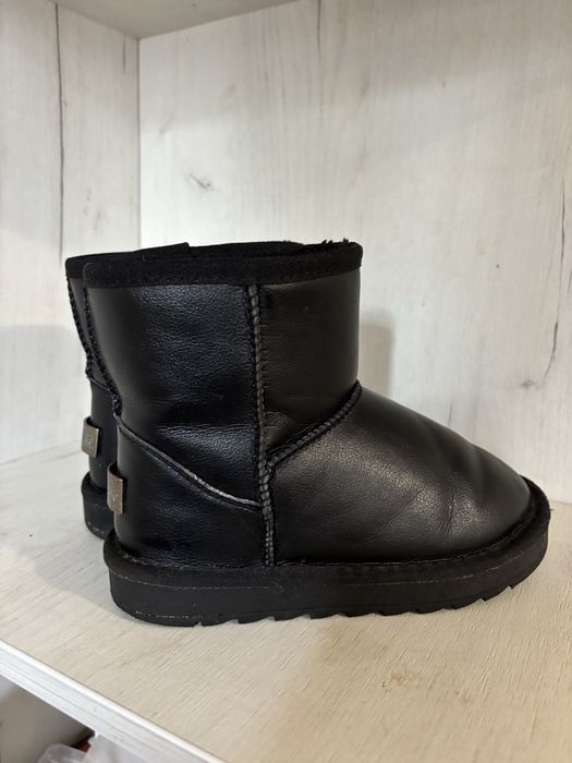 Продам уги два розміра