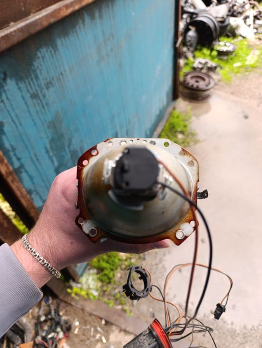 Отражатель линза фары ксенон Skoda Superb 2 С лампочкой