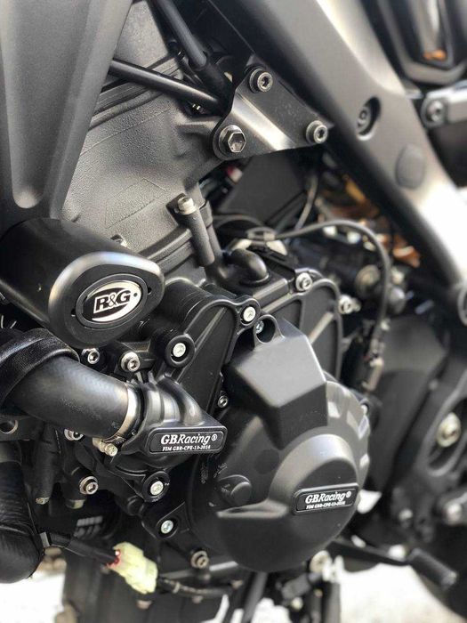 Yamaha MT 09 SP Akrapovic réplica + Extras
