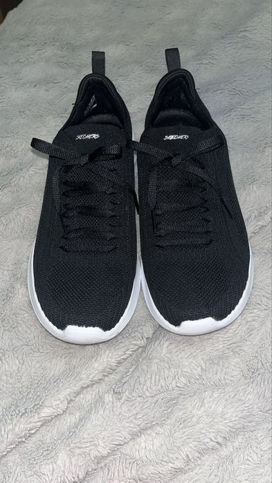 Skechers дуже гарні та стильні кросівки.