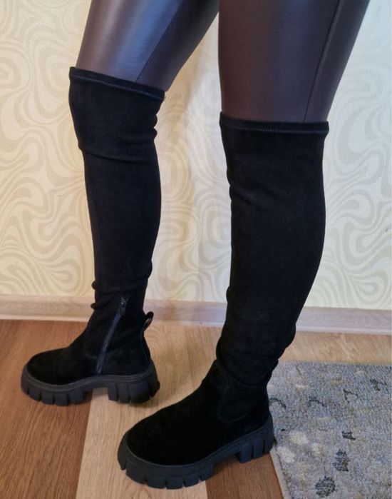 Жіночі ботфорти на тракторній підошві