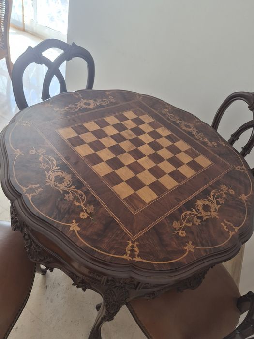 Mesa jogo de madeira  com 4 cadeiras de pele