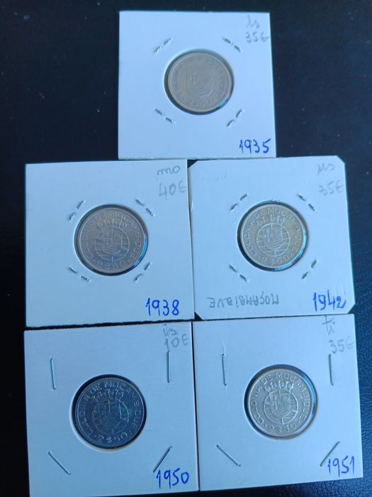 moedas de 2,50 esc. em prata de Moçambique. Cada tem 1 valor.