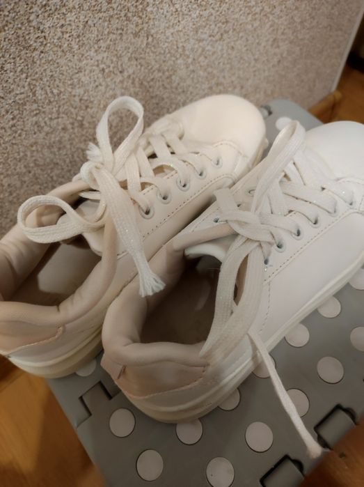 Кросівки біло-бежеві дитячі підліткові