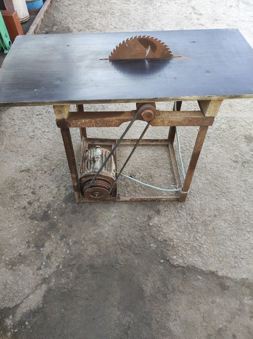 Продам циркулярку 220/380В.