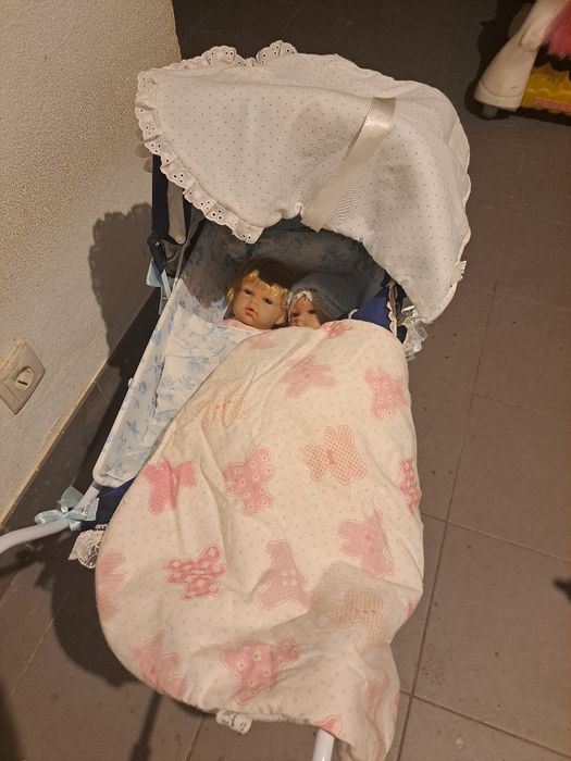 Carrinho de bebé de brincar