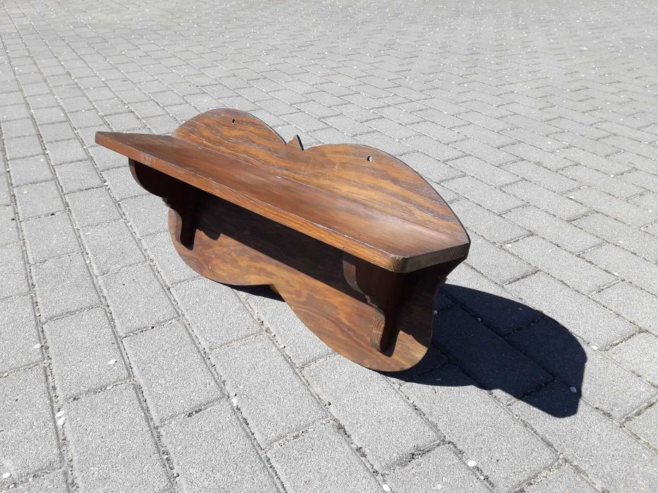 Mała zgrabna półka w stylu retro Vintage