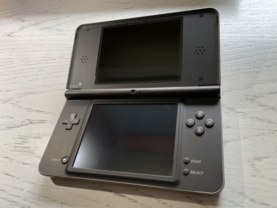 Nintendo Dsi XL + Jogos + Bolsa + Carregador