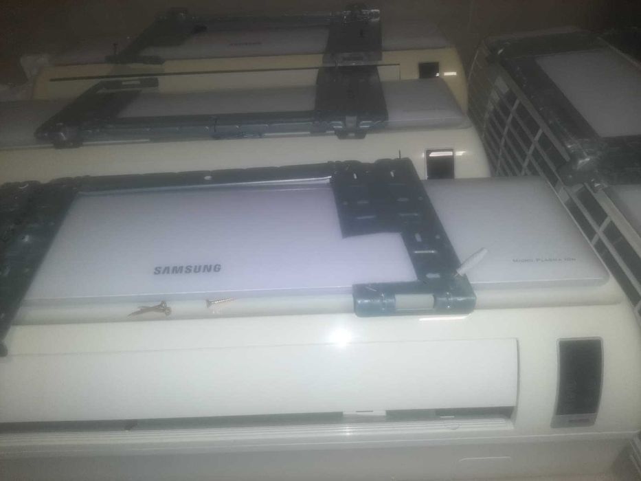Máquinas Ar Condicionado multisplit Samsung com comandos e suportes