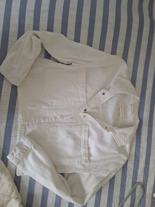 Conjunto casual – casaco Pull & Bear All Star originais
Casaco branco Pull & Bear em excele