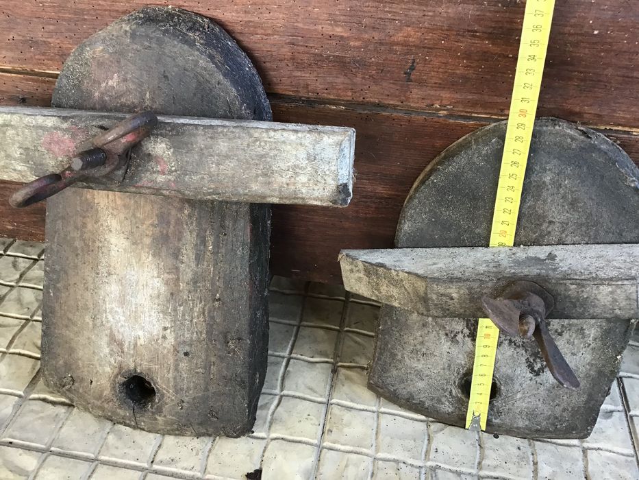 Tampos de pipos antigos em madeira