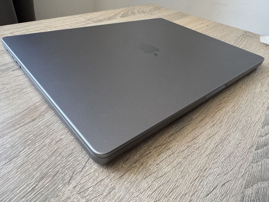 Macbook Pro M1 Pro 10 cores - 16'' - 32GB RAM - 512GB SSD