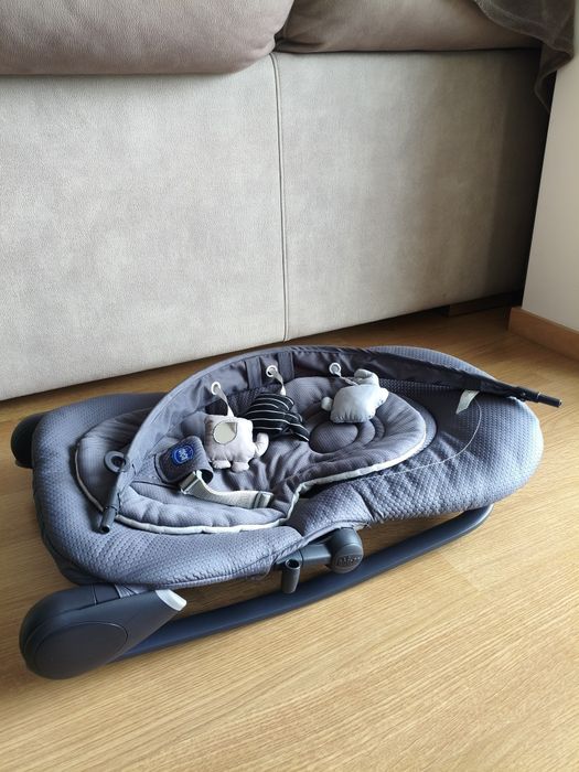 Vendo Espreguiçadeira/Baloiço de bébé Hoopla (Chicco)