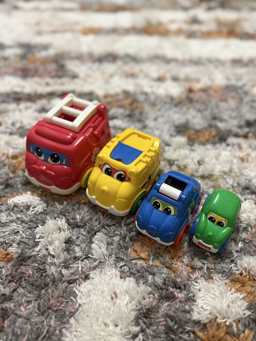 Wieża z autek  piramida