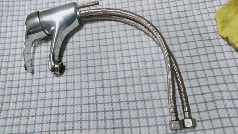 Faucet mixer for washbasin.64585174290305121