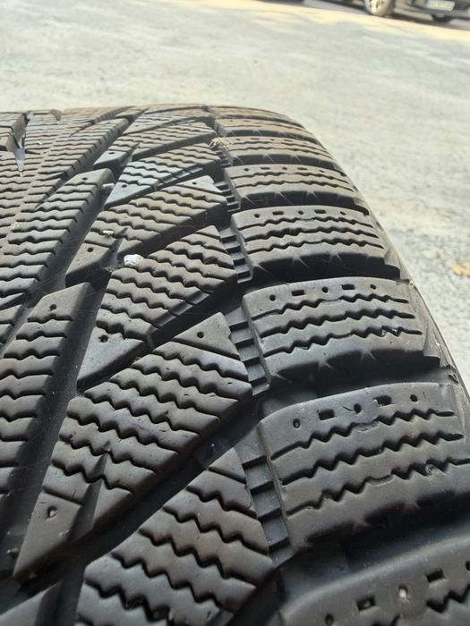 Продам шини Hankook 225.50.17 зима