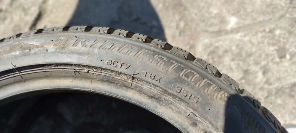 opony zima 225x40x18 BRIDGESTONE 2szt  400zl 2015r
