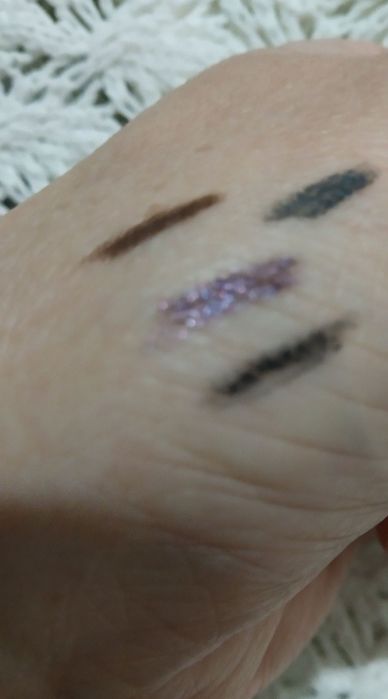 Помады, карандаши, новые.