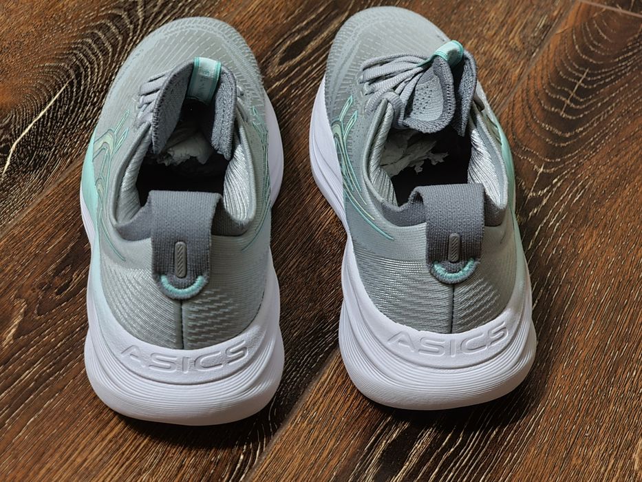 Оригінал 100% професійні жіночі кросівки asics nimbus 27 eur 38
