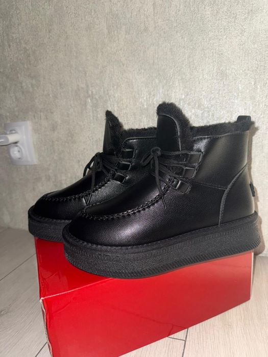 Уги зимові, 40 розм. Деталі за телефоном .