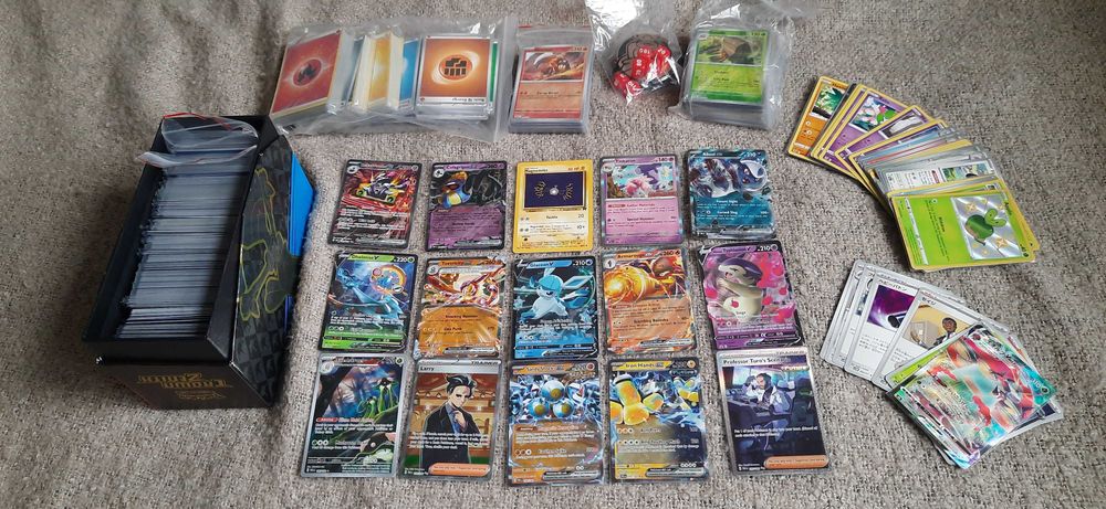 600+ Kart Pokemon - duży zestaw