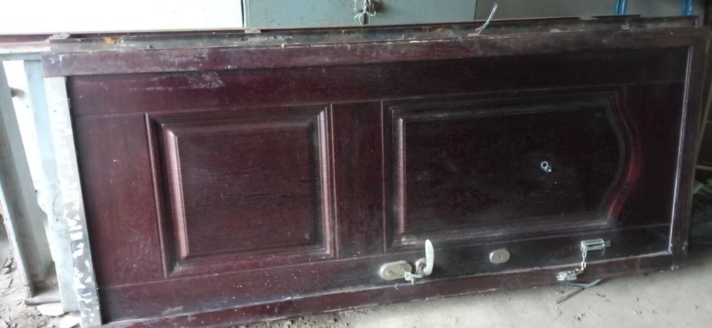 Продам зовнішні двері з замками і ключами