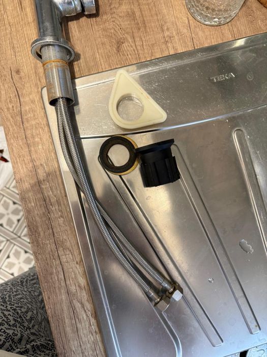 Змішувач кухонний Ferro , б/у