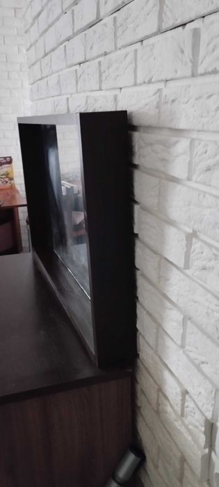 Комод з дзеркалом