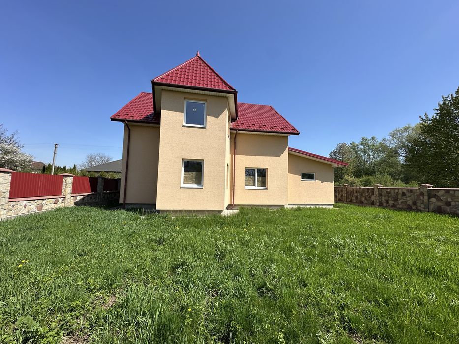 Продам особняк вул. Коновальця з балконами та гаражем площа 170м2