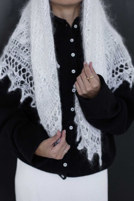 Chusta wełniana biała – Handmade z naturalnej wełny koziej