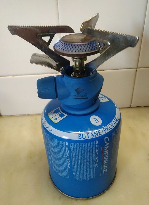 Fogão campingaz portátil e lanterna